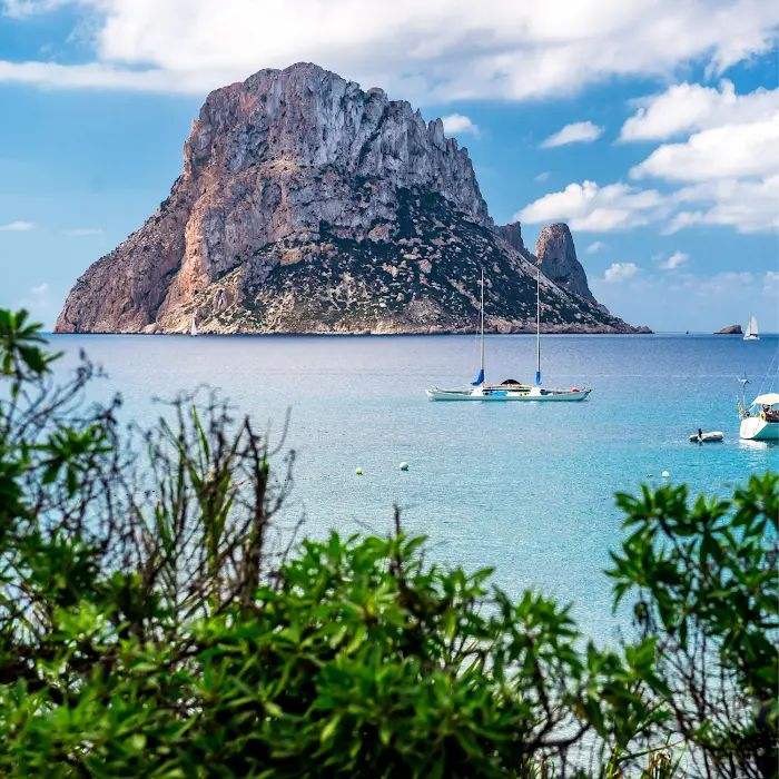 Uitzicht op Es Vedra vanaf het healing retreat op Ibiza