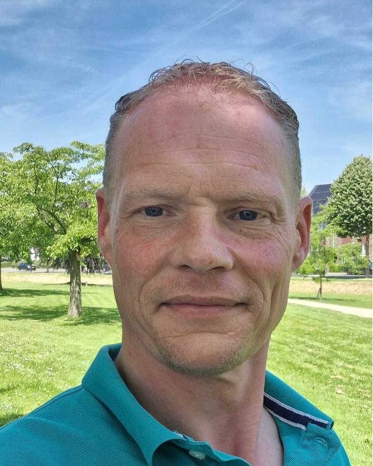 Ferry deelt zijn herstelverhaal van extreme vermoeidheid naar nieuwe energie en werkplezier dankzij het Self Healing Mastery-traject van Marloes Mulder, Hashimoto-expert en trage schildklier specialist.